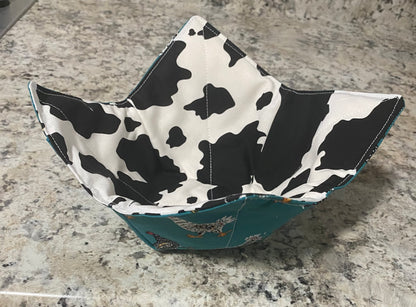 Reversible bowl cozy chicken/cow print