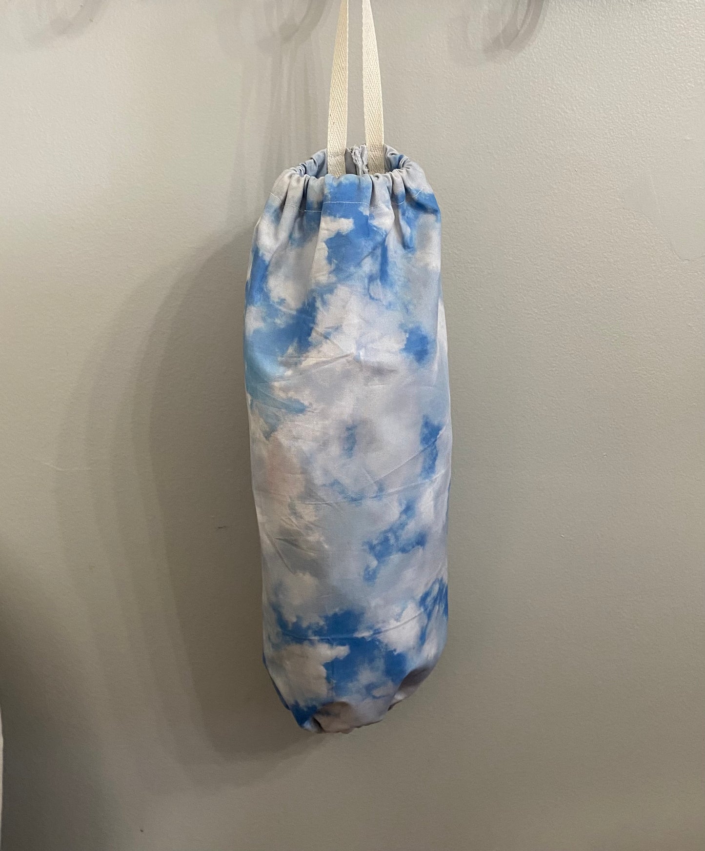 Clouds print bag holder/organizer