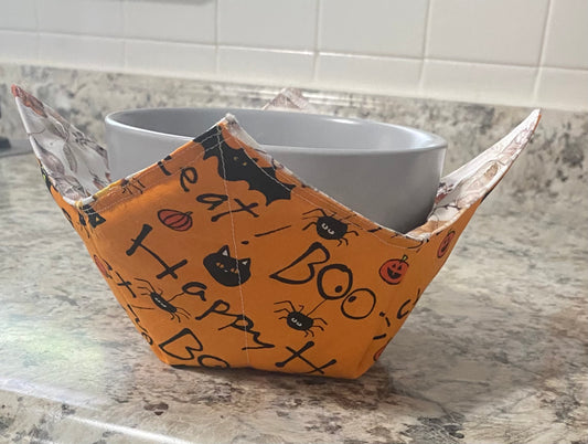 Reversible bowl cozy with Halloween on one side & fall leaves on other