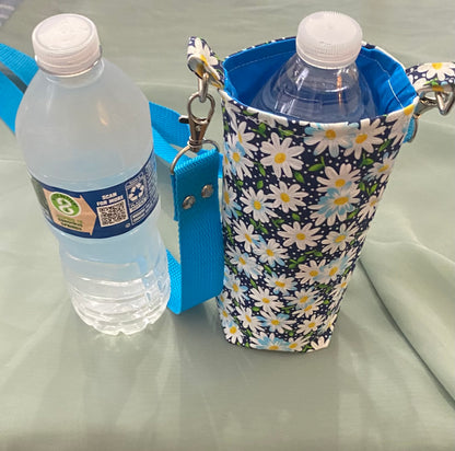 Daisy print water bottle holder with adjustable strap