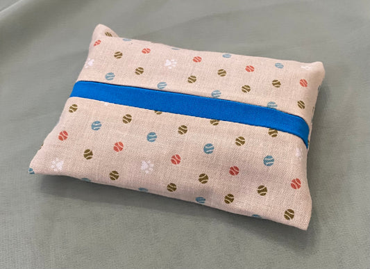 Polka dot print pocket tissue holder